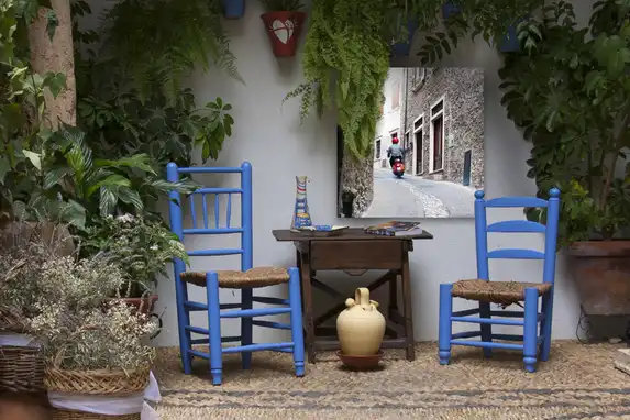 Tuindecoraties zoals Fotogeschenk tuinposters kunnen een belanrijke bijdrage leveren aan de sfeer en uitstraling van jouw tuin.