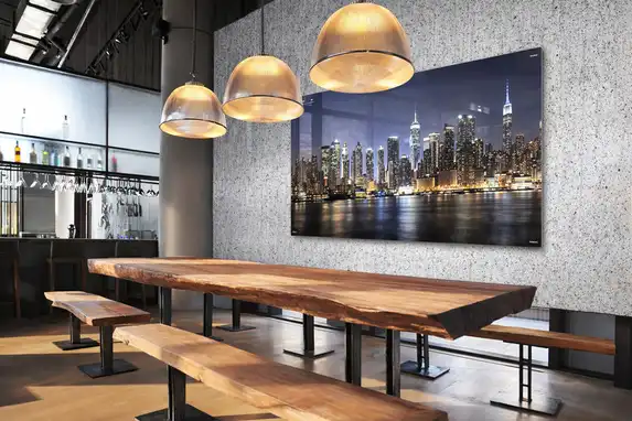 Skyline in plexibond, optioneel met anti-reflex acrylaat.