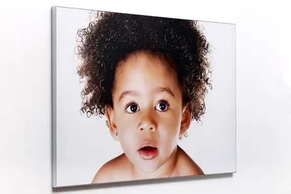 Het textiel doek kan eenvoudig in het frame worden aangebracht, superstrak!